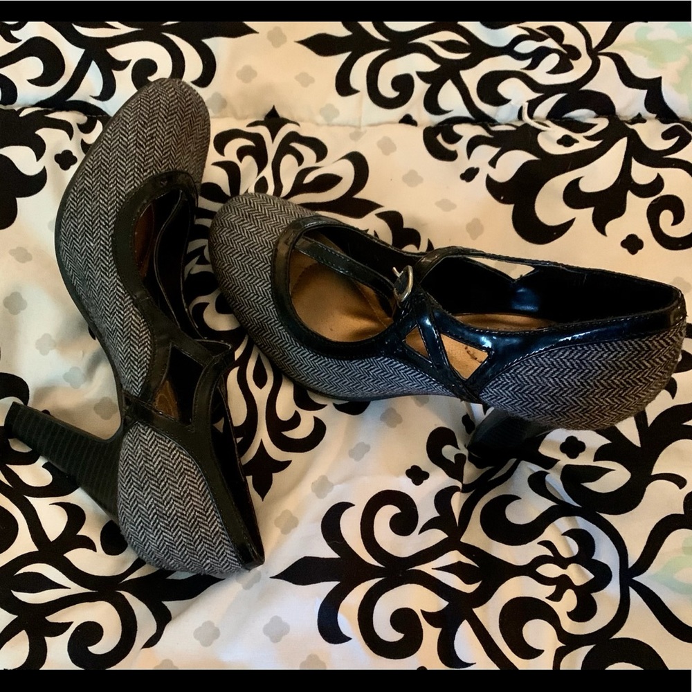 Women’s shoes